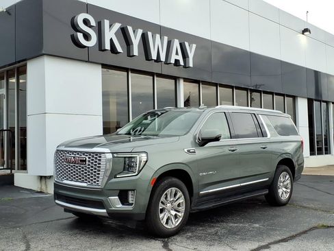 Used 2023 GMC Yukon XL Denali AWD/4WD image 1