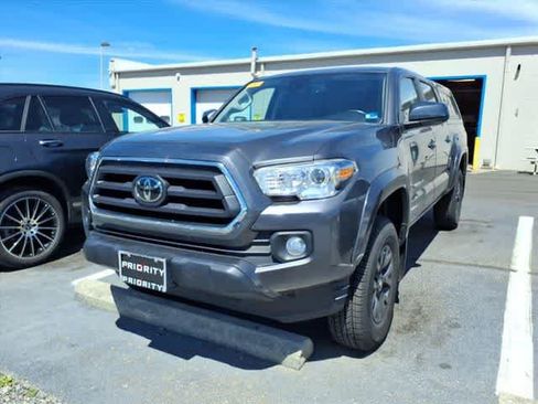 Used 2022 Toyota Tacoma SR5 AWD/4WD image 4