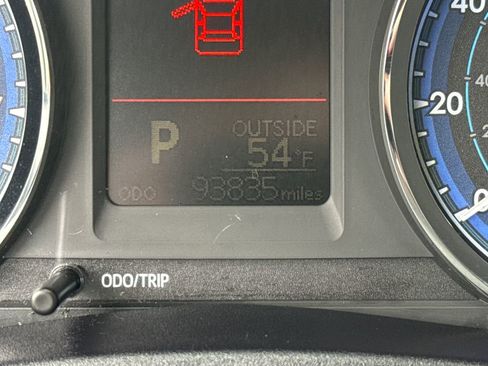 Used 2019 Toyota Corolla LE w/ Carpet Mat Package (TMS) image 10