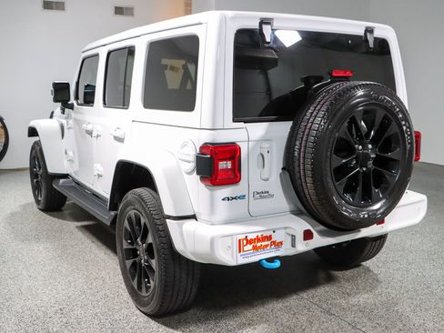 Used 2021 Jeep Wrangler Unlimited Sahara AWD/4WD image 9