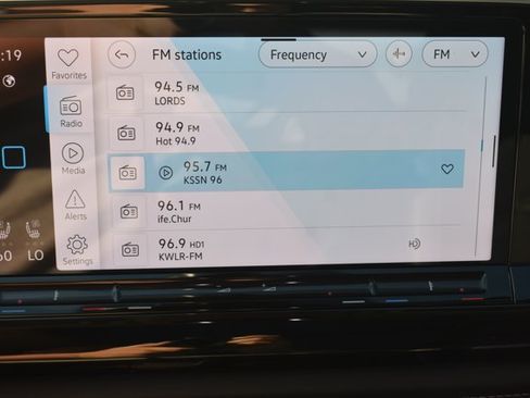Used 2025 Volkswagen Atlas SE w/ Panoramic Sunroof Package FWD image 26