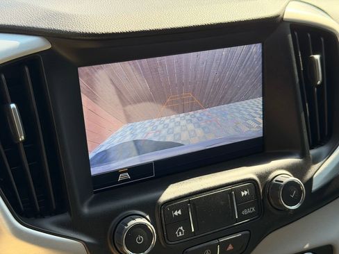 Used 2023 GMC Terrain SLE w/ Driver Convenience Package FWD image 9