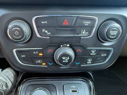Used 2021 Jeep Compass Limited AWD/4WD image 16