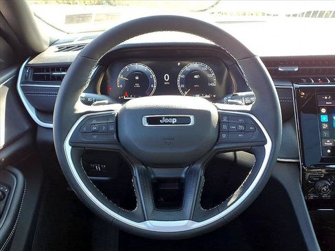 New 2025 Jeep Grand Cherokee Laredo X w/ Luxury Tech Group I AWD/4WD image 15