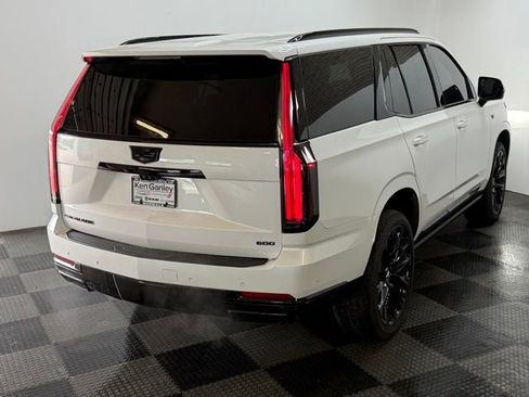 Used 2025 Cadillac Escalade Sport Platinum w/ LPO, Floor Liner Package AWD/4WD image 11