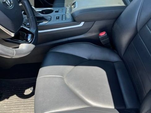 Used 2020 Toyota Highlander XLE AWD/4WD image 13