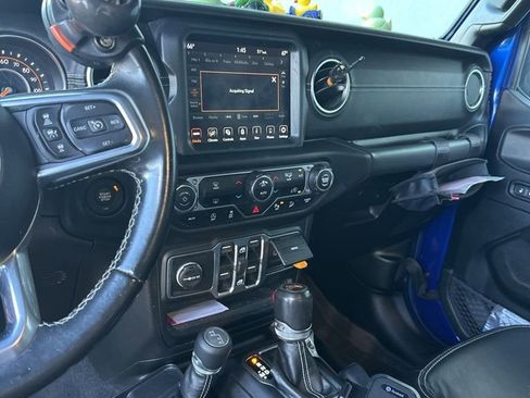 Used 2019 Jeep Wrangler Unlimited Sahara image 18