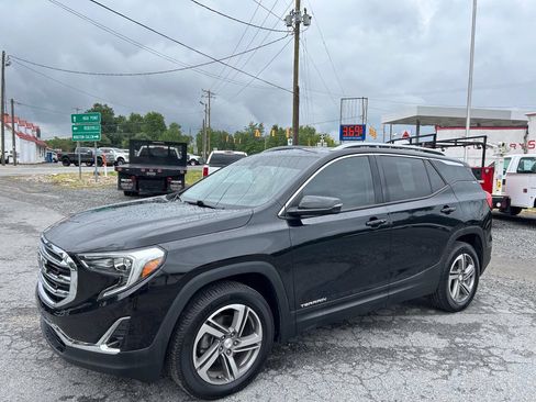 Used 2018 GMC Terrain SLT w/ Infotainment Package II AWD/4WD image 2