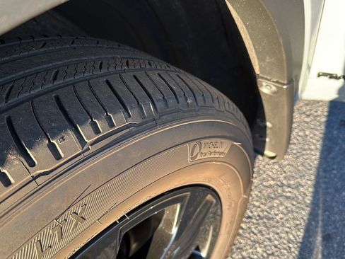 Certified 2024 Toyota Highlander XLE image 37