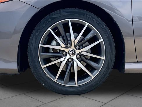 Used 2024 Toyota Camry XLE FWD image 11