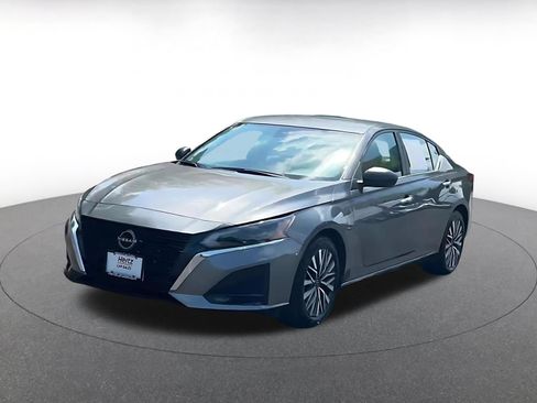 Used 2025 Nissan Altima 2.5 SV FWD image 5