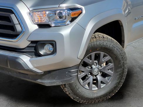 Used 2023 Toyota Tacoma SR5 w/ Technology Package image 8