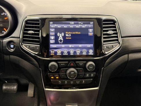 Used 2021 Jeep Grand Cherokee Freedom Edition AWD/4WD image 25