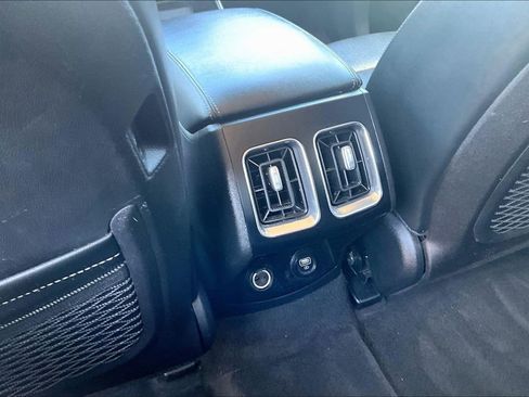 Used 2021 Kia Sorento S image 11