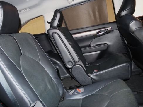 Used 2021 Toyota Highlander Limited image 66