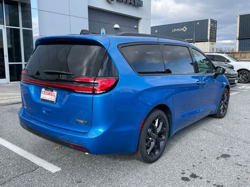 New 2026 Chrysler Pacifica Select FWD image 8