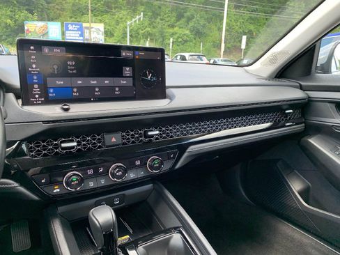 Certified 2025 Honda Accord EX-L image 18
