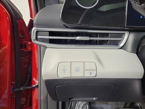 New 2025 Hyundai Elantra Limited image 22