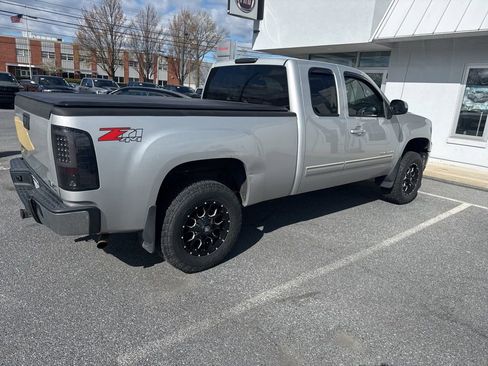 Used 2011 GMC Sierra 1500 SLT w/ Suspension Package, Off-Road image 12