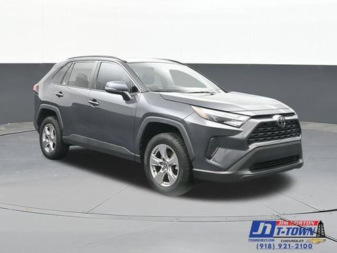 Used 2022 Toyota RAV4 XLE AWD/4WD image 1