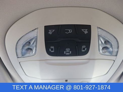 Used 2023 Chrysler Pacifica Touring-L image 28