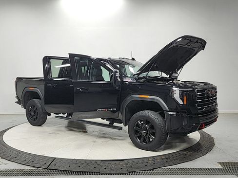 Used 2024 GMC Sierra 2500 AT4 w/ AT4 Premium Plus Package AWD/4WD image 9