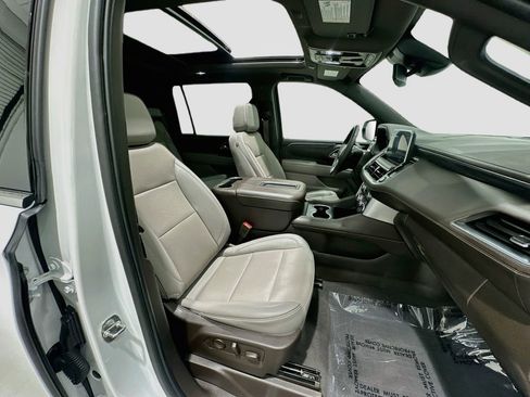 Used 2023 GMC Yukon XL SLT w/ SLT Luxury Package AWD/4WD image 31