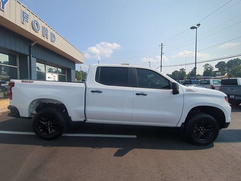 Used 2025 Chevrolet Silverado 1500 Custom Trail Boss AWD/4WD image 4