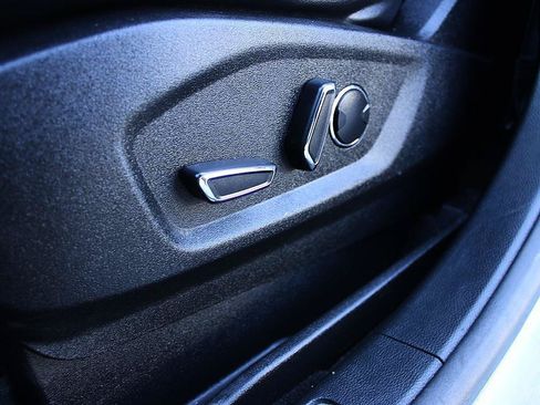 Used 2019 Ford Edge Titanium FWD image 10