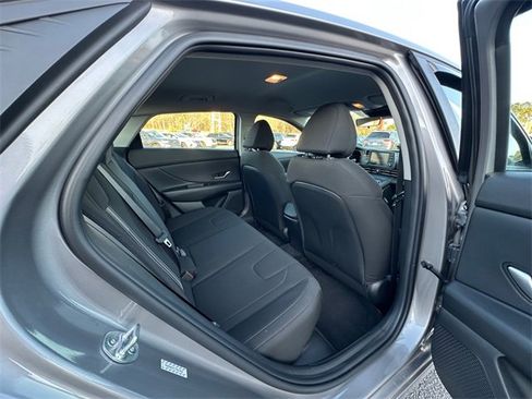 Used 2023 Hyundai Elantra Blue image 17