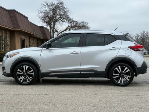Used 2018 Nissan Kicks SR image 2