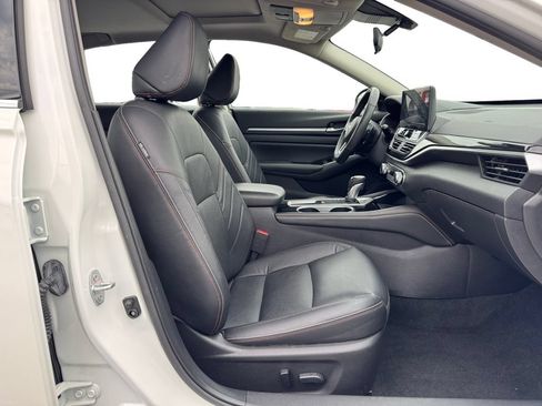 Used 2024 Nissan Altima 2.5 SR w/ SR Premium Package FWD image 15