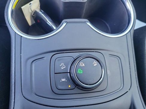 Used 2024 GMC Terrain SLE image 23