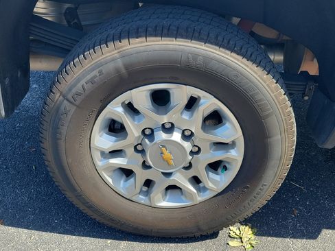 Used 2024 Chevrolet Silverado 2500 LT AWD/4WD image 10