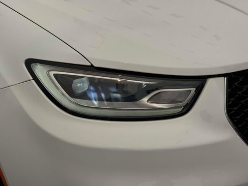 Used 2021 Chrysler Pacifica Touring-L FWD image 10