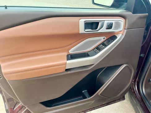 Used 2023 Ford Explorer King Ranch w/ Technology Package AWD/4WD image 18
