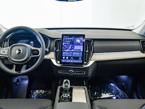 Certified 2025 Volvo XC90 B6 Plus w/ Protection Package Premier image 15