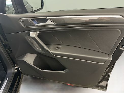 Used 2021 Volkswagen Tiguan SEL Premium R-Line image 35