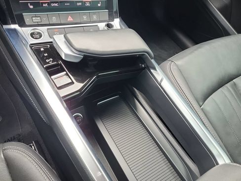 Used 2022 Audi e-tron Premium AWD/4WD image 32