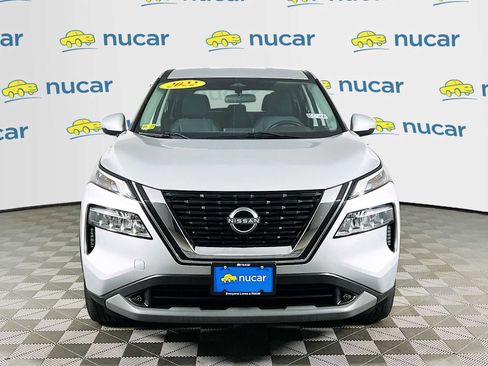 Used 2022 Nissan Rogue SV image 2