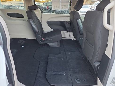 Used 2023 Chrysler Voyager LX image 16