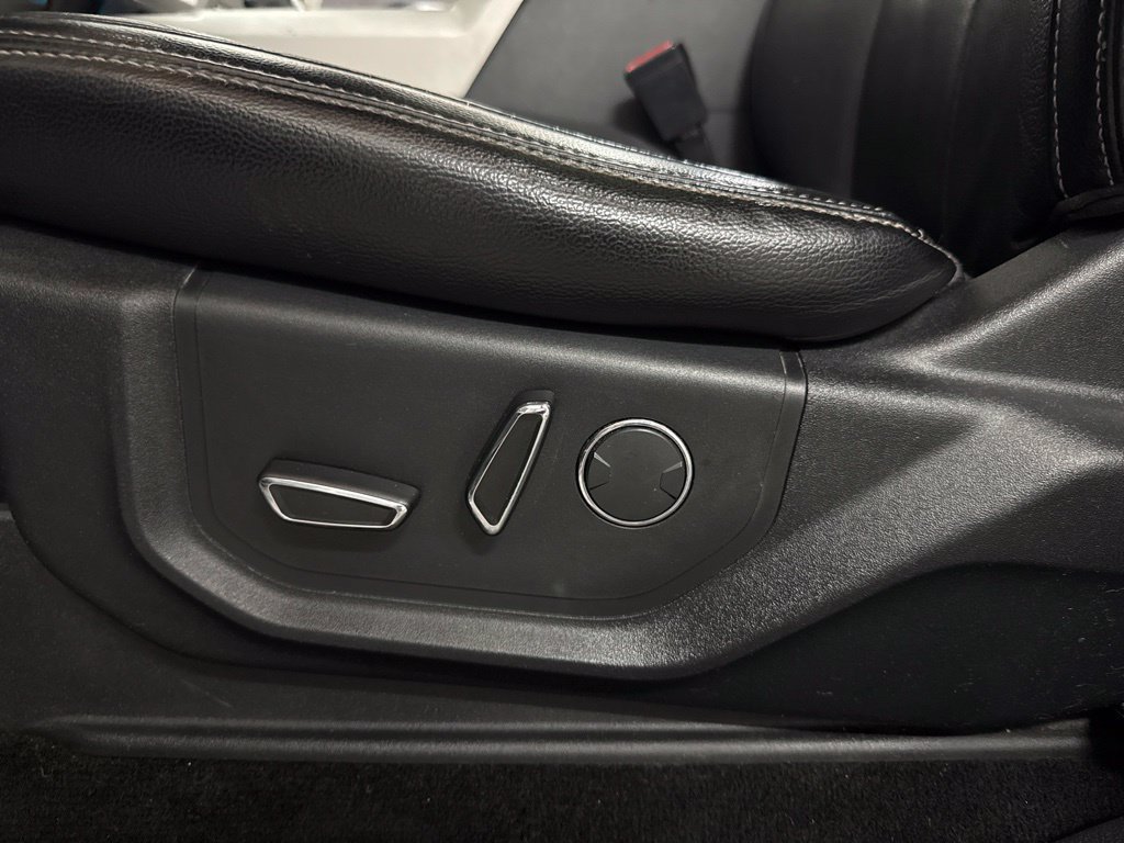 Used 2018 Ford F150 Lariat w/ Equipment Group 502A Luxury AWD/4WD image 14