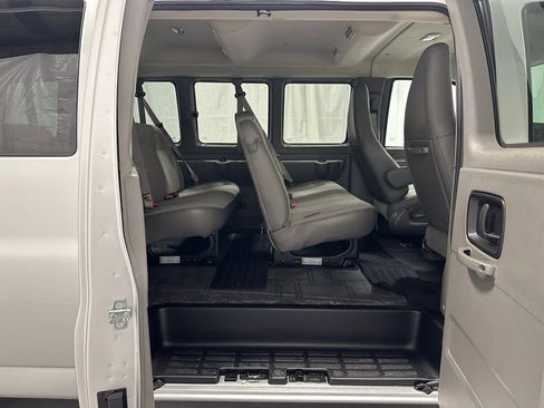 Used 2025 Chevrolet Express 3500 LT w/ LT Preferred Equipment Group image 37