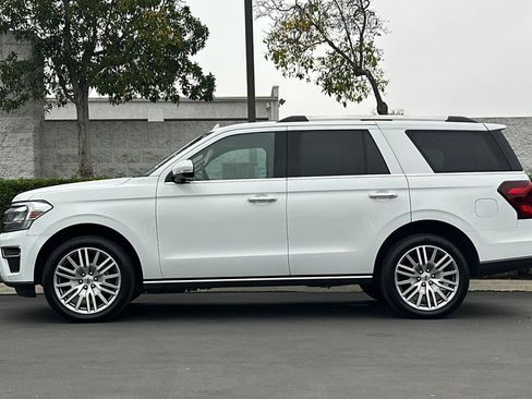 Used 2023 Ford Expedition Limited image 7