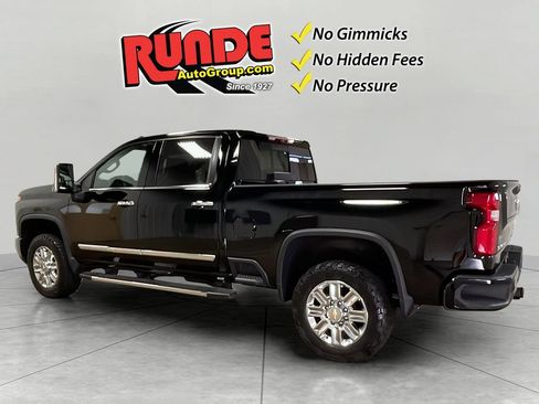 Used 2024 Chevrolet Silverado 2500 High Country w/ High Country Premium Package AWD/4WD image 4