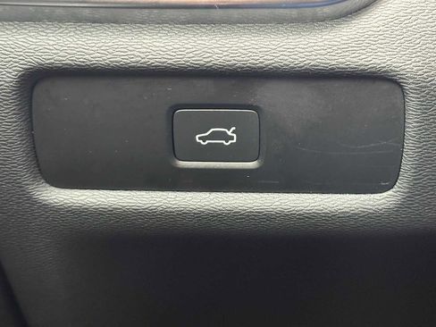 Certified 2025 Volvo V60 B5 Cross Country Plus image 32