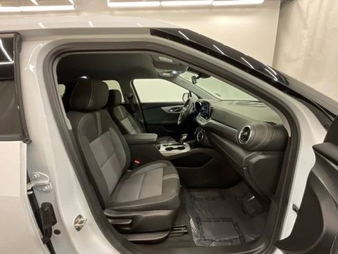 Used 2025 Chevrolet Blazer LT FWD image 23