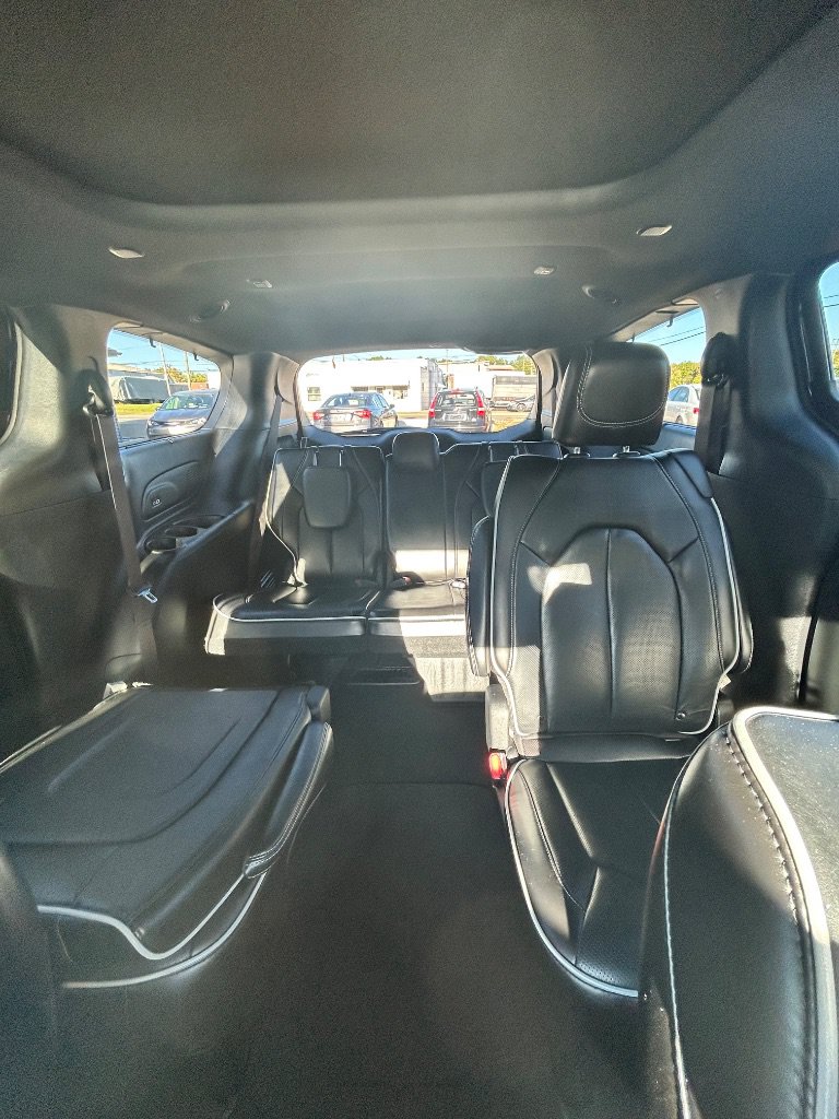 Used 2023 Chrysler Pacifica Limited w/ S Appearance Package AWD/4WD image 18