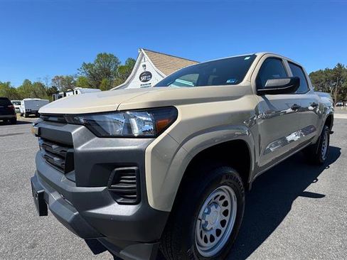 Used 2024 Chevrolet Colorado W/T image 11