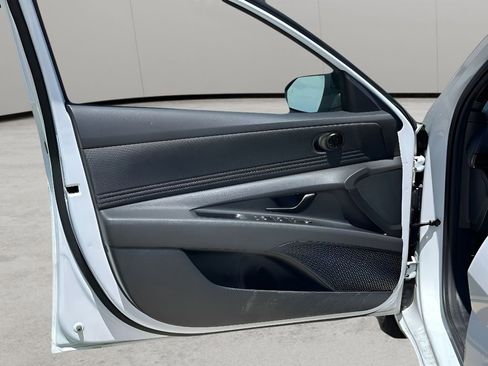 Used 2025 Hyundai Elantra Sport image 18